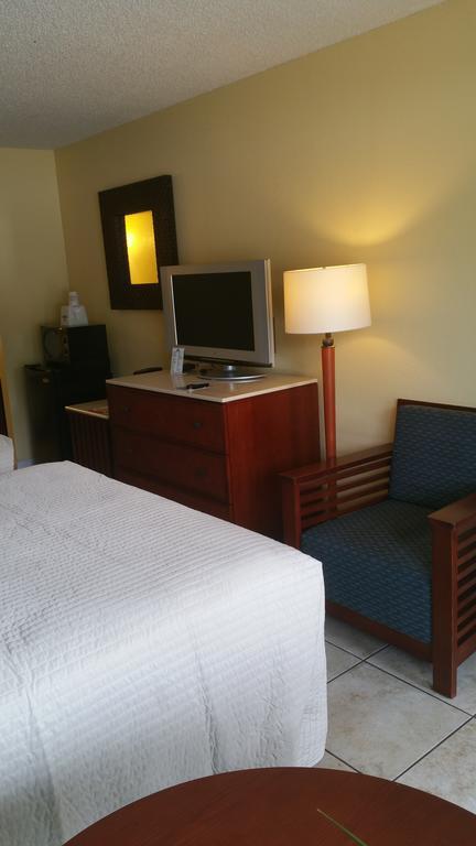 Days Inn By Wyndham Cocoa Cruiseport West At I-95/524 Kültér fotó